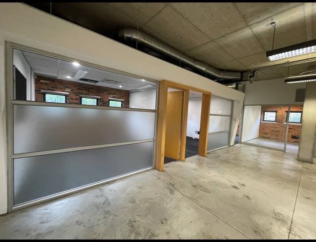 320M² OFFICE TO LET IN BRYANSTON